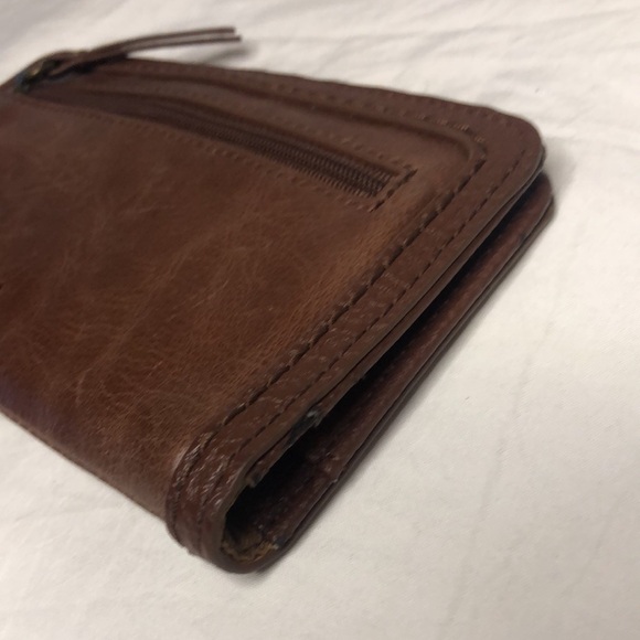 THE SAK brown leather floral embossed wallet. Holds up to 12 cards. - Picture 4 of 12